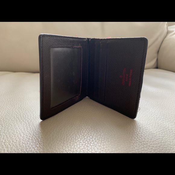 Louis Vuitton - Picture 3 of 4